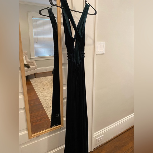 Revelry - Dylan Emerald Green Velvet dress - Picture 4 of 8